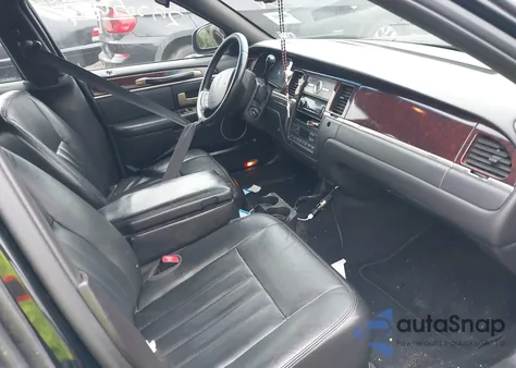 2010 Lincoln Town Car Executive L z USA, uszkodzony, nr VIN 2LNBL8EV3AX618530